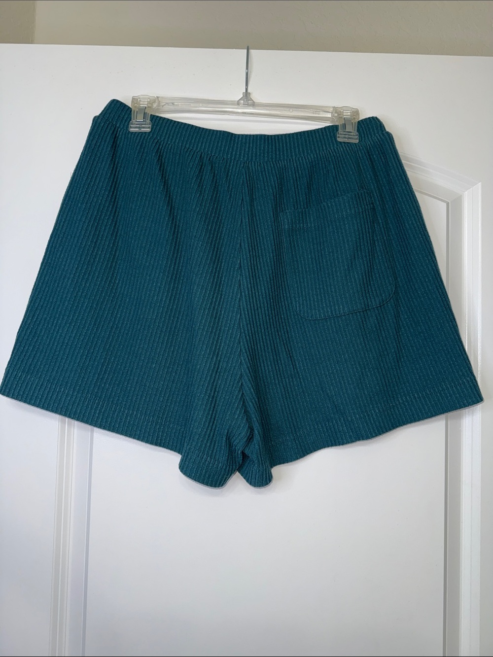 Alo Muse Ribbed Short - Picture 3 of 6